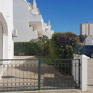 moradia-em-altura-250m-da-praia-beach-house.hotelaalgarve.com/